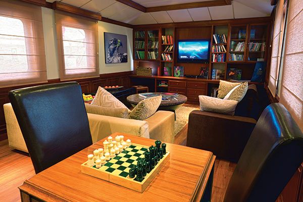 celebrity-cruises-xperience-library
